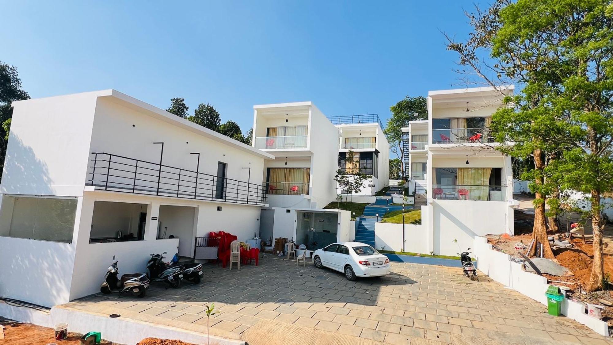 Aura Safari Hotel Vaduvanchal Exterior photo