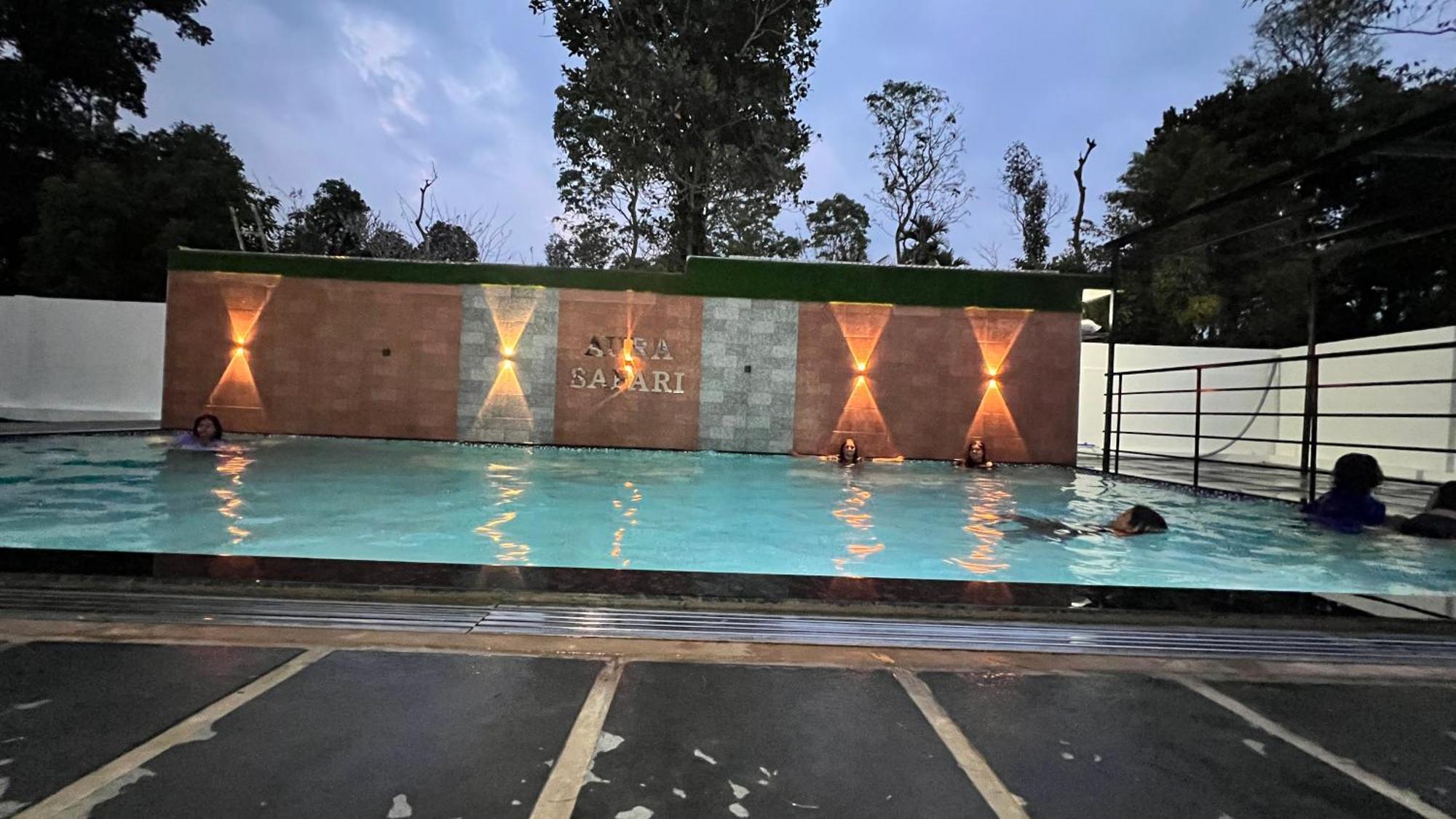 Aura Safari Hotel Vaduvanchal Exterior photo