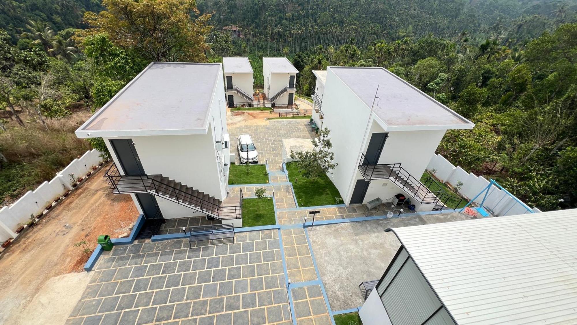 Aura Safari Hotel Vaduvanchal Exterior photo